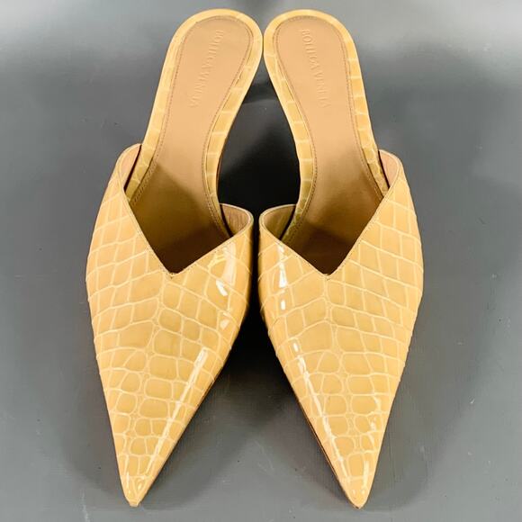 BOTTEGA VENETA 10 Punta Beige Embossed Patent Leather Pointed Toe Mules Pumps - Picture 4 of 8